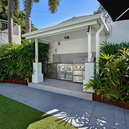 Alassio Beachfront Apartments Palm Cove Exterior photo