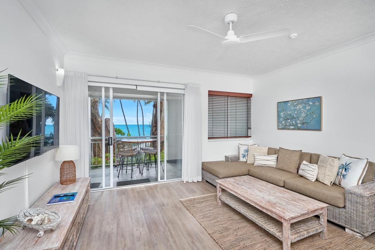 Alassio Beachfront Apartments Palm Cove Room photo
