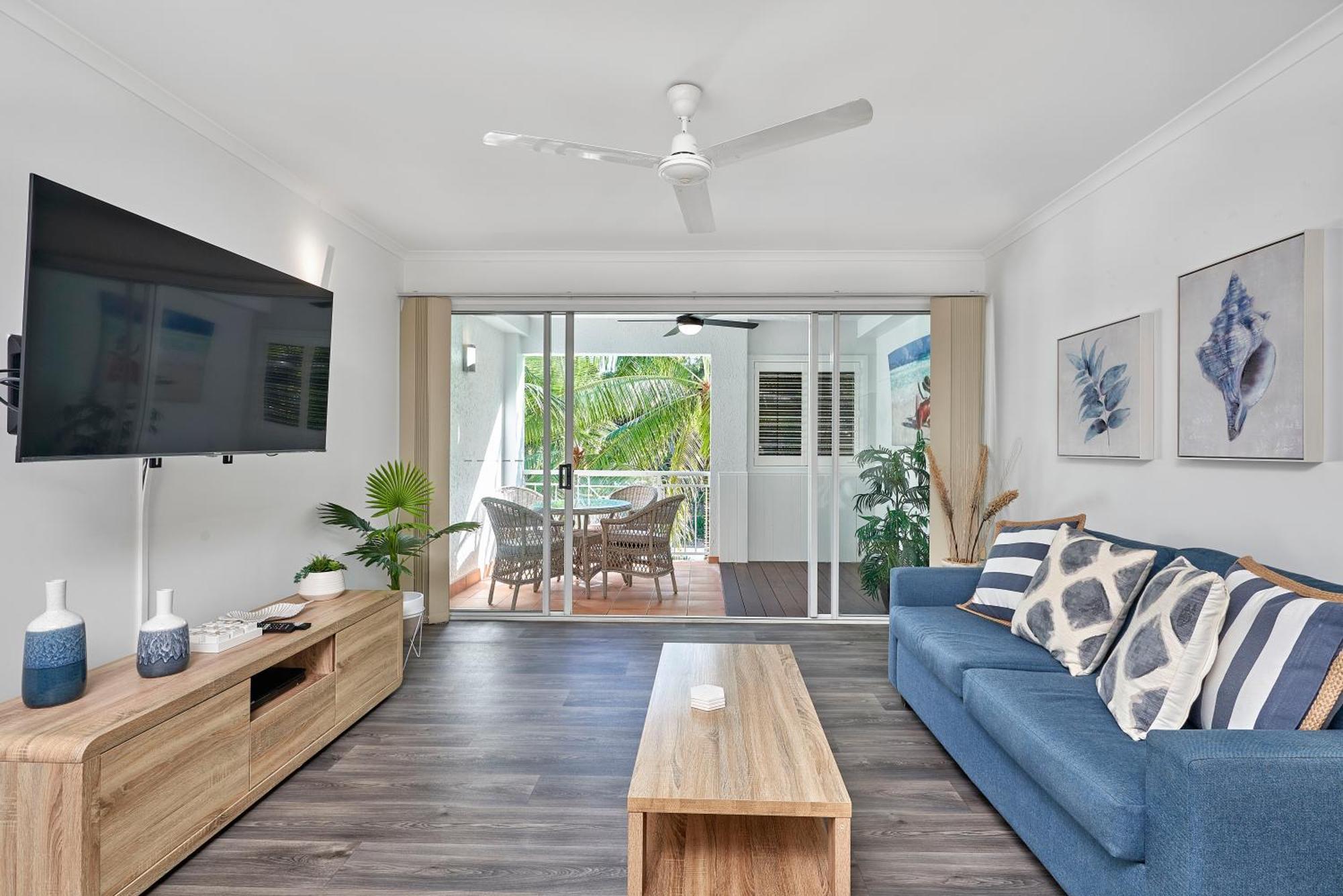 Alassio Beachfront Apartments Palm Cove Room photo